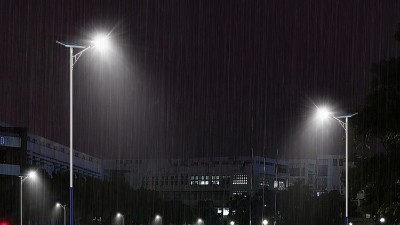 太陽能路燈閃爍怎么辦？